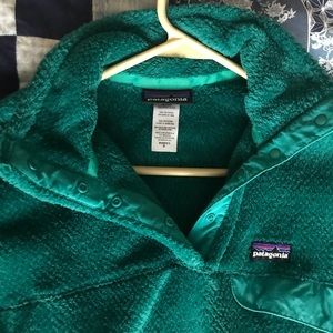 Patagonia Green Pullover with Snap Closure